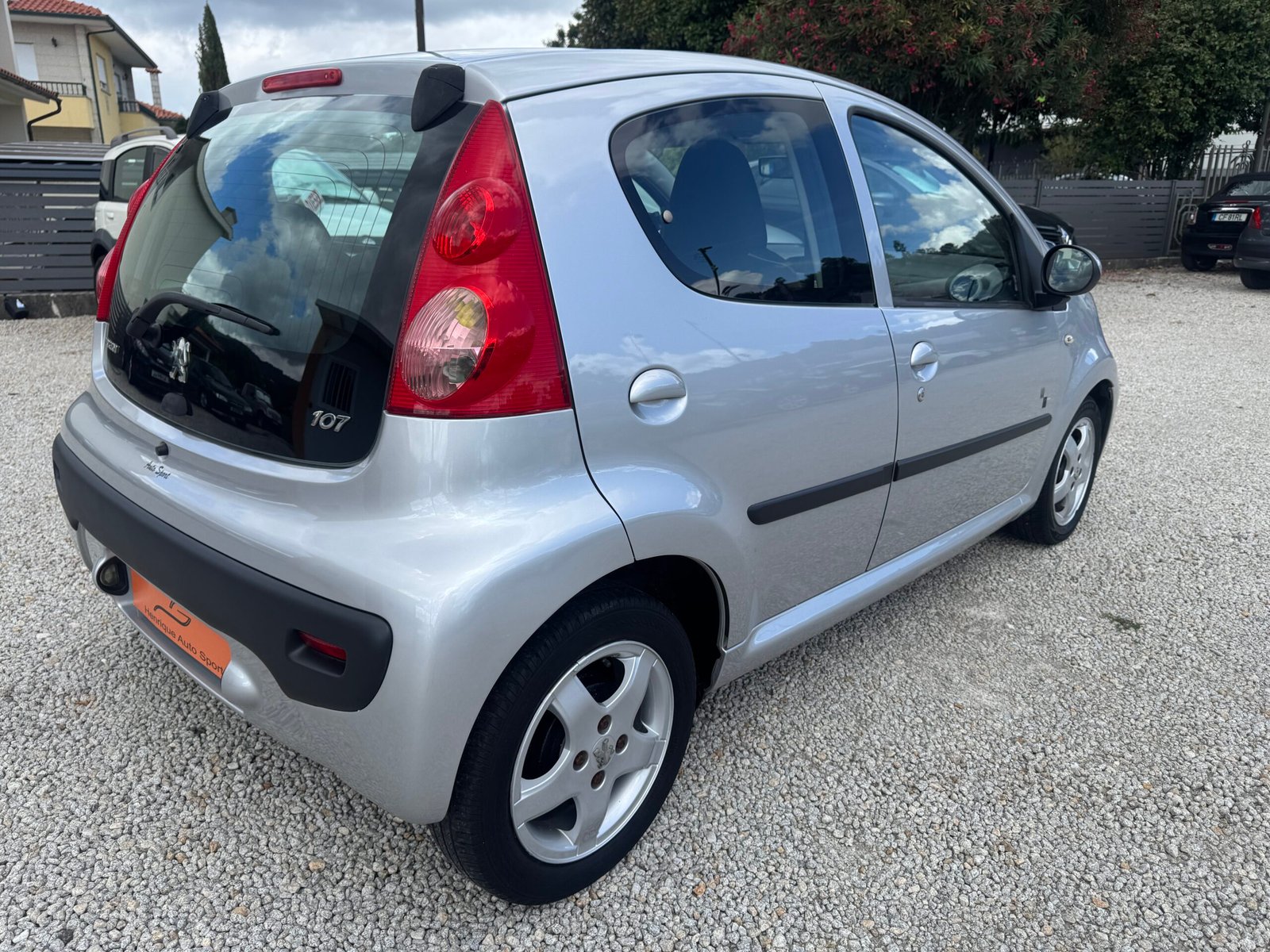 Peugeot 107 1.0i Black & Silver