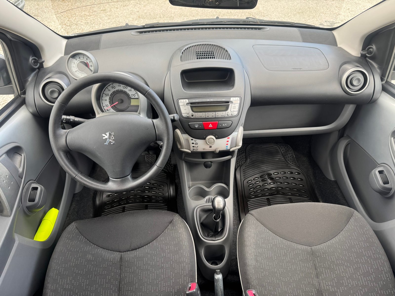 Peugeot 107 1.0i Black & Silver